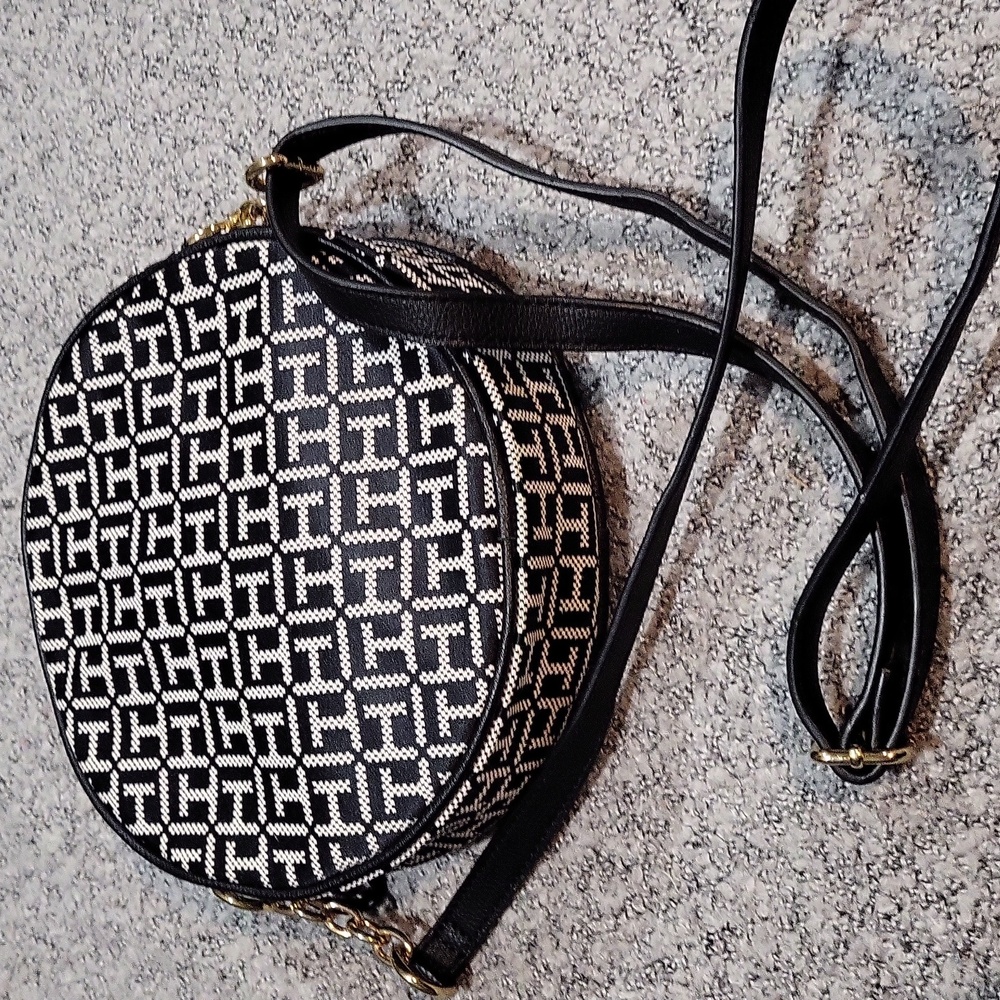 Tommy Hilfiger Crossbody Bag - Picture 8 of 12